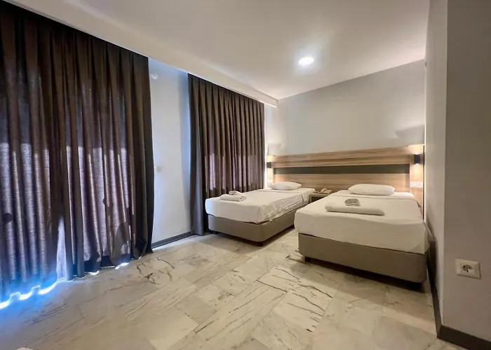 نادي بالم غاردن كسكين مرمريس